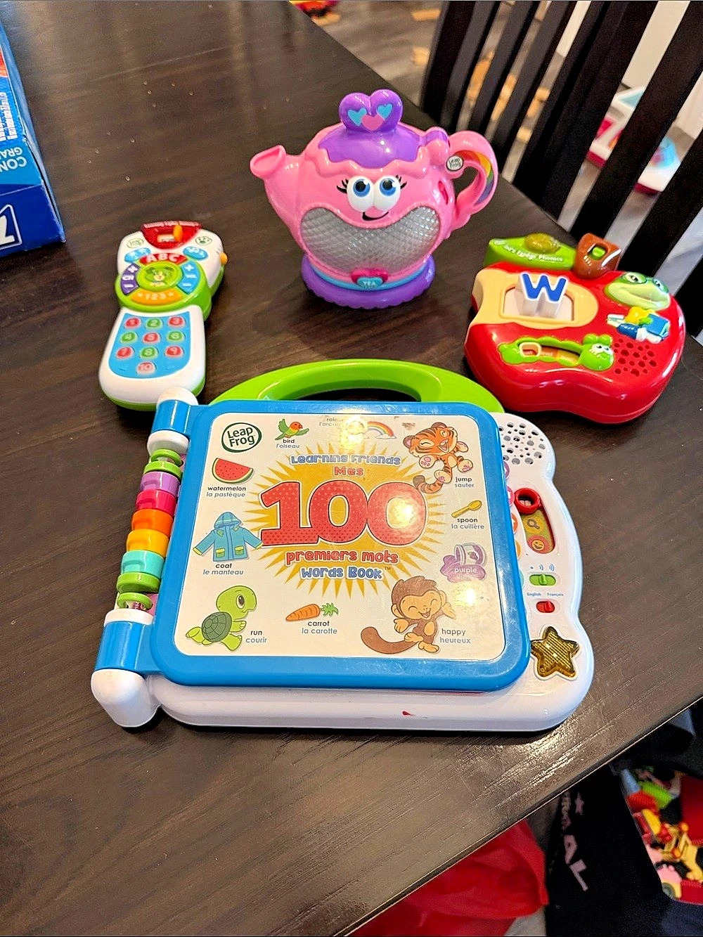 LeapFrog Learning Friends 100 Words Book Interactive Toy Set
